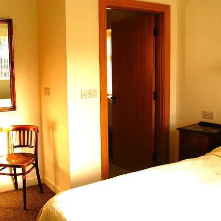 לינה וארוחת בוקר Rockville House 3*