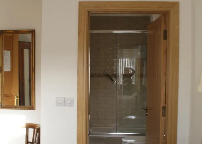 לינה וארוחת בוקר Rockville House